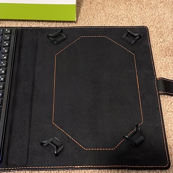 Eoso TouchPad Keyboard case for 9", 10",10.1",10.5" Tablets - Picture 4 of 6